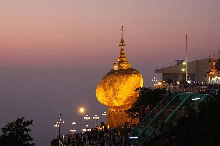 Golden Rock (Kyaiktiyo Pagoda)